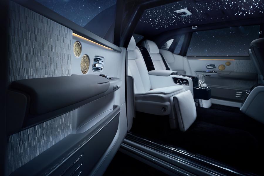 Интерьер Rolls-Royce Phantom Tranquillity 2019 года  (фото 7 из 17)